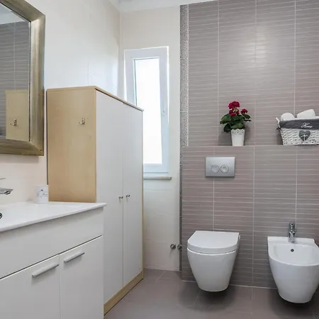 بيت للعطل In With Kitchen
