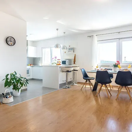 In With Kitchen